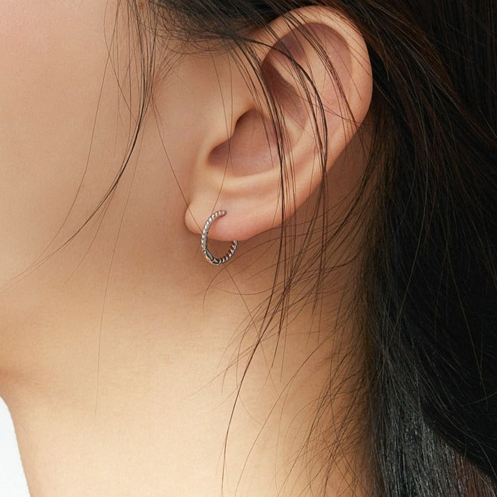 Round earrings