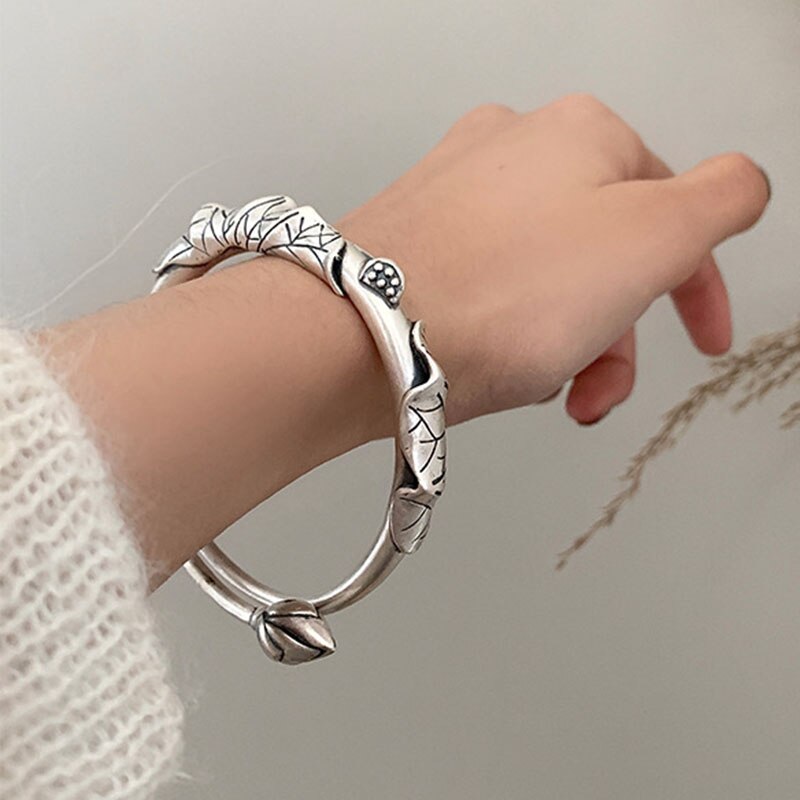 Bracelet with a plant motif