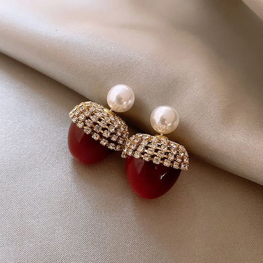Earrings with zirconia
