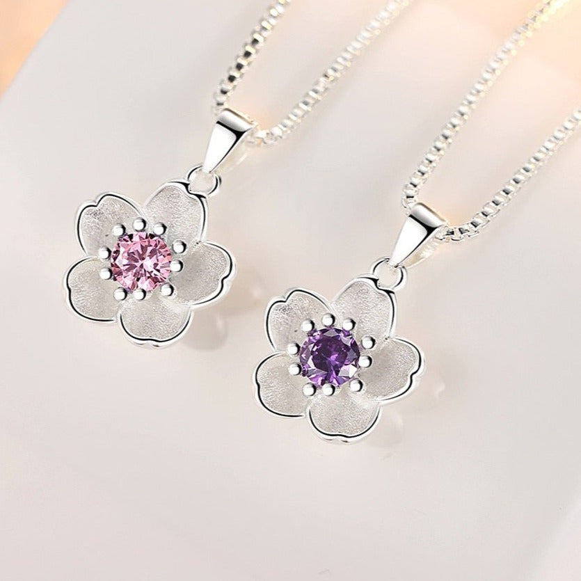 Silver necklace with a flower pendant