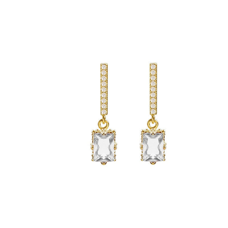 Earrings with zirconia