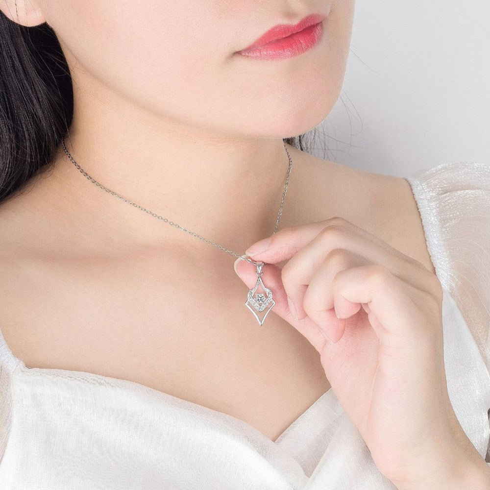 Necklace with a geometric pattern