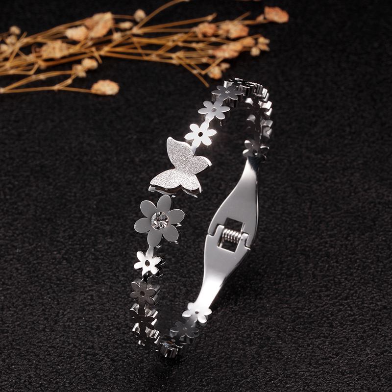 Bracelet with butterfly and flower