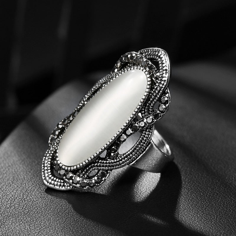 Ring with a longitudinal eyelet