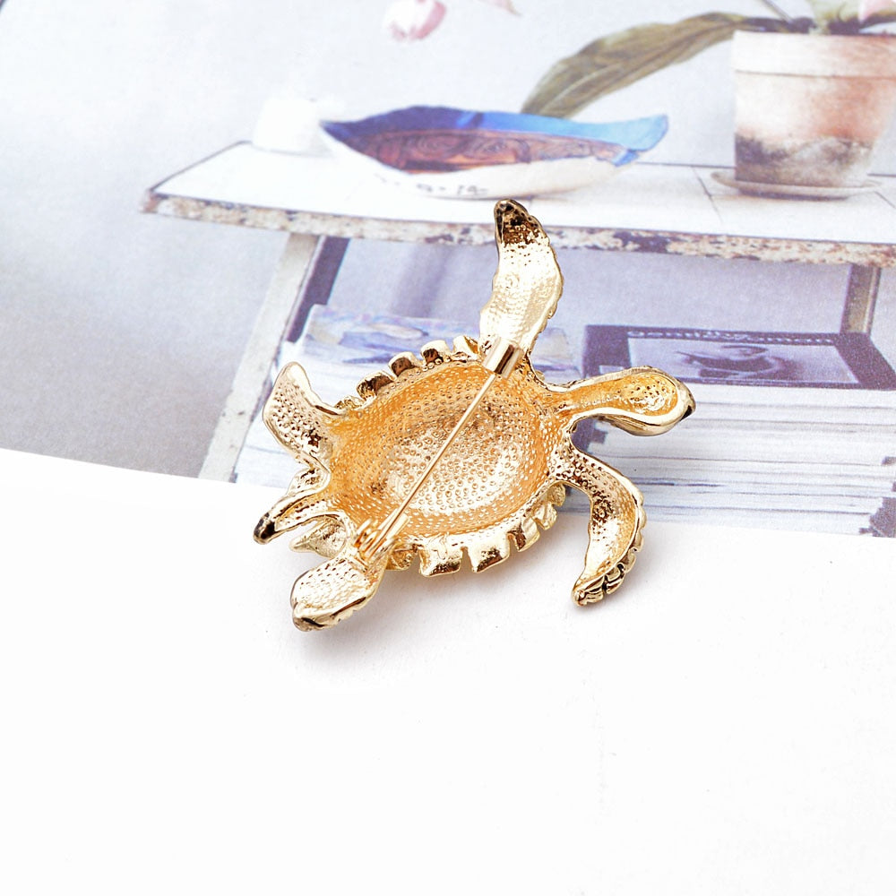Turtle brooch with zirconia