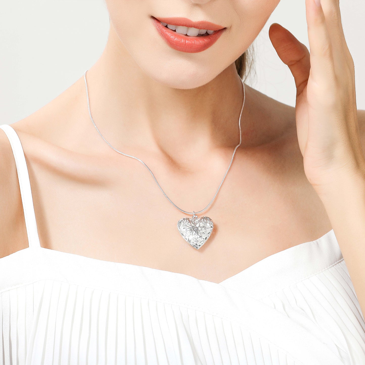 Silver necklace with an openable pendant