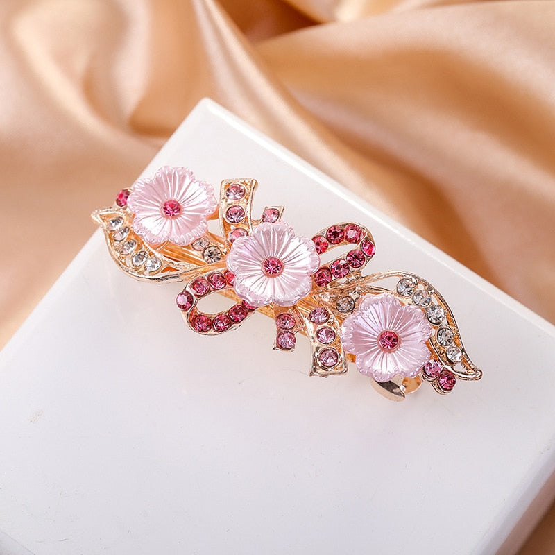 Hair clip with daisies