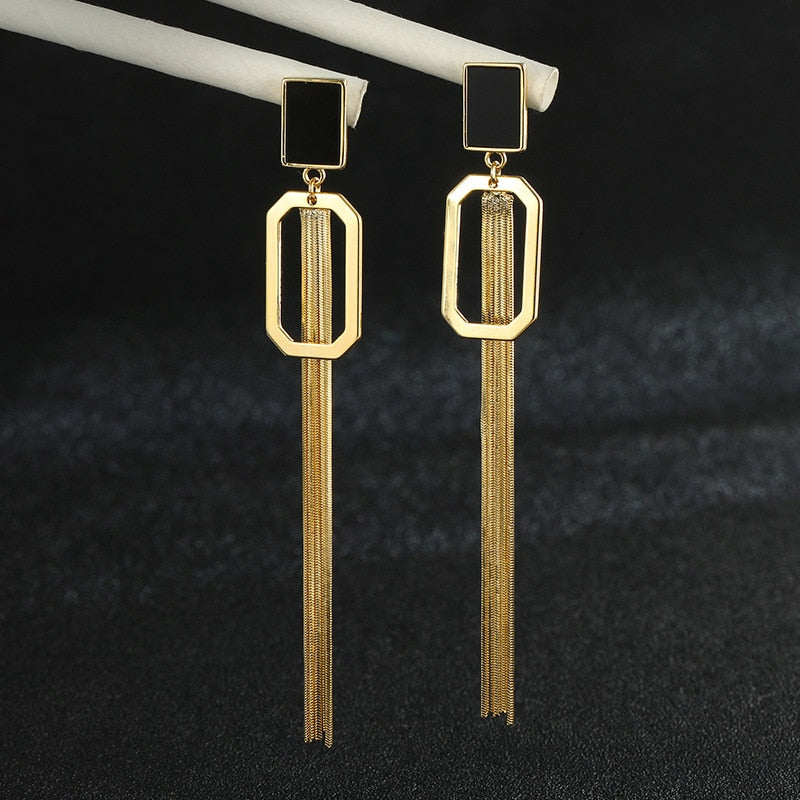 Hanging geometric earrings