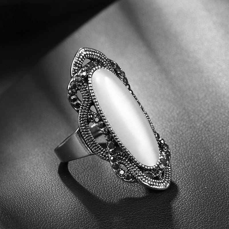 Ring with a longitudinal eyelet