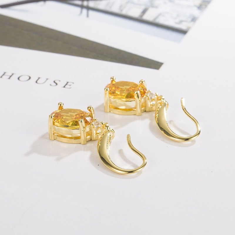 Gold earrings with zirconia