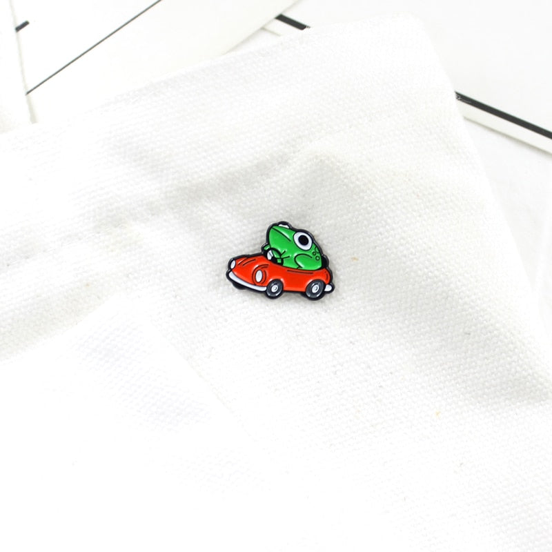 Pin - frog in a car
