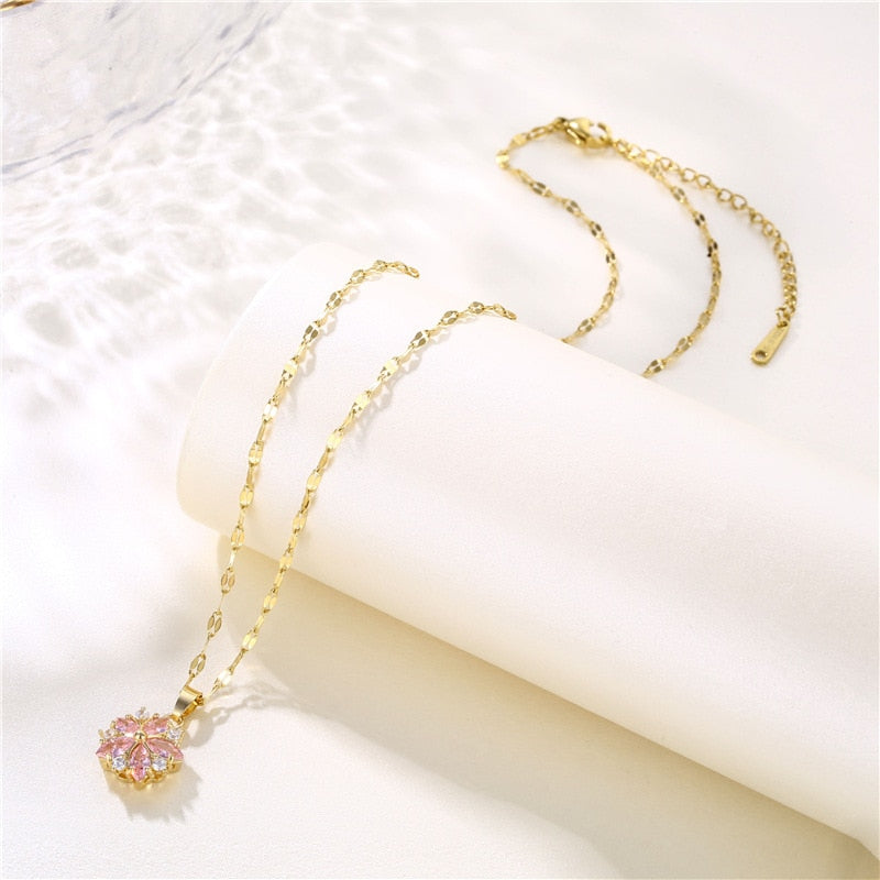 Necklace with a flower pendant