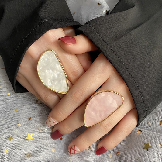 Oval ring with stone