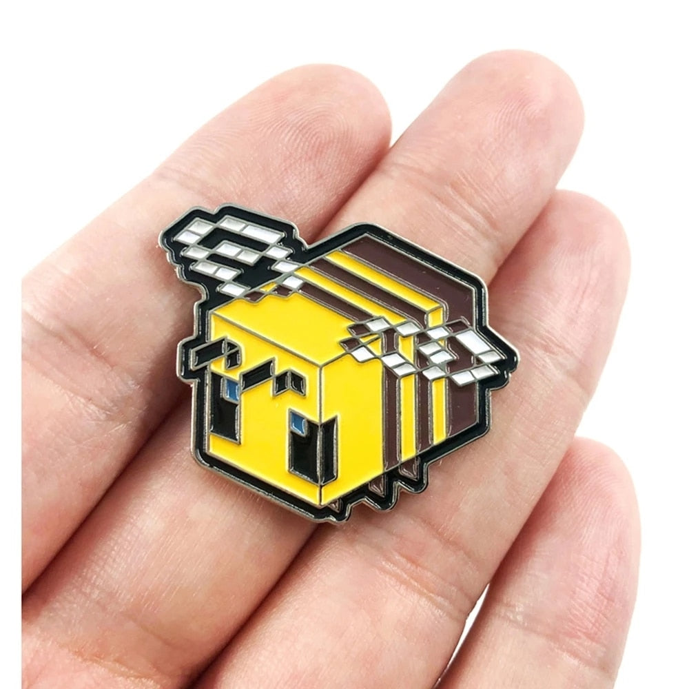 Pin - pixelated bee