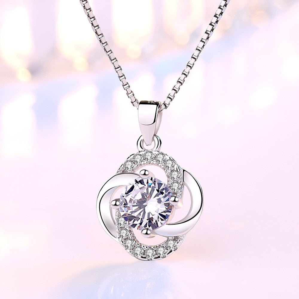Necklace with zircons