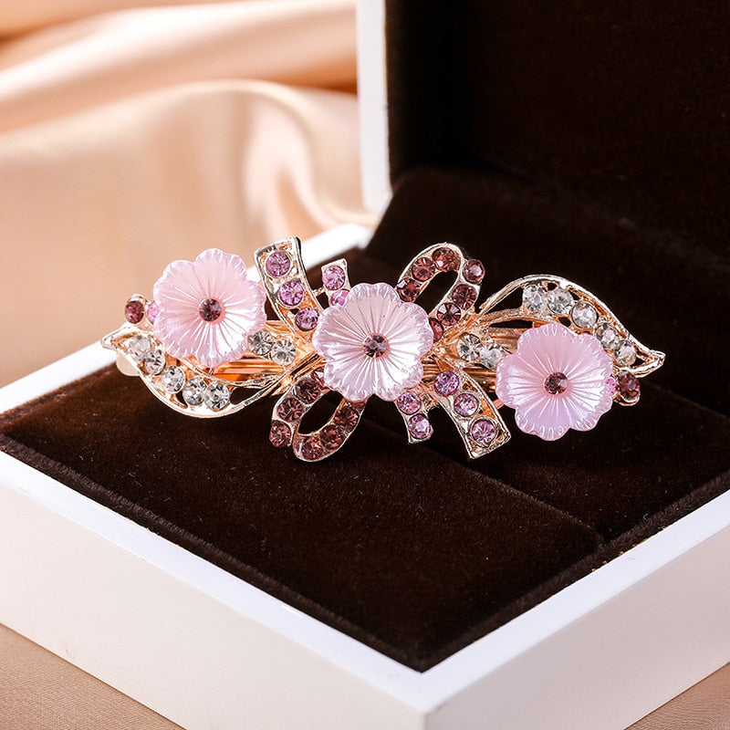 Hair clip with daisies