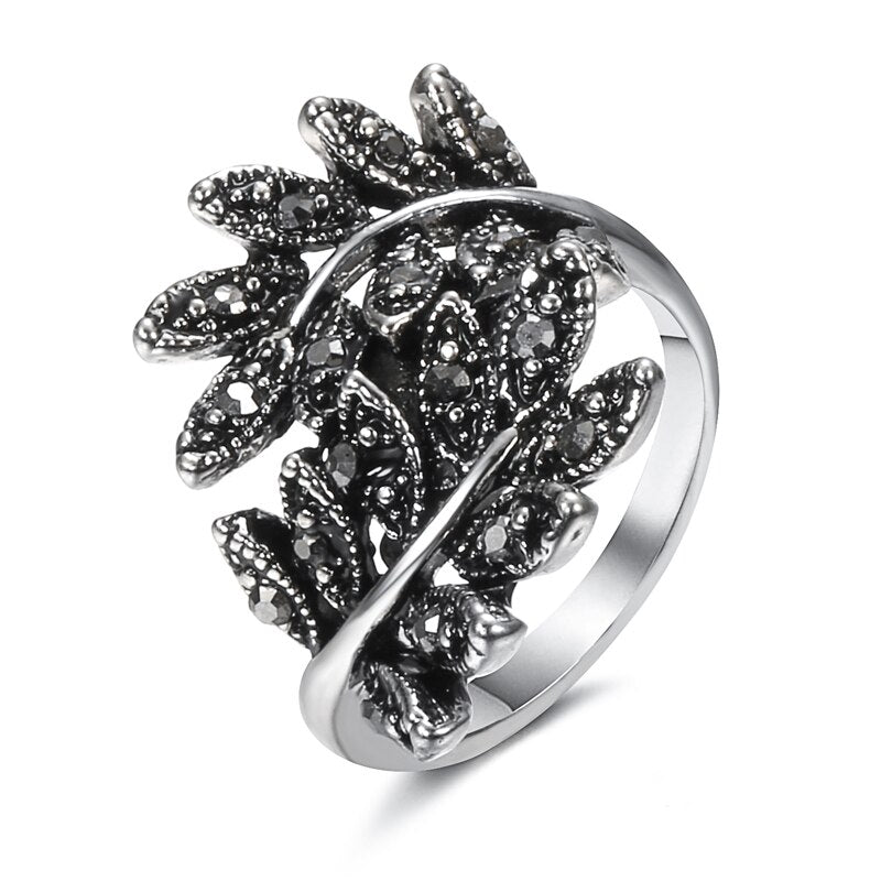 Ring with a plant motif