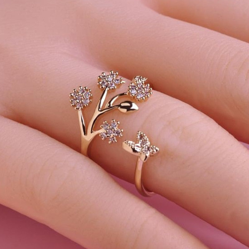 Ring with a plant motif