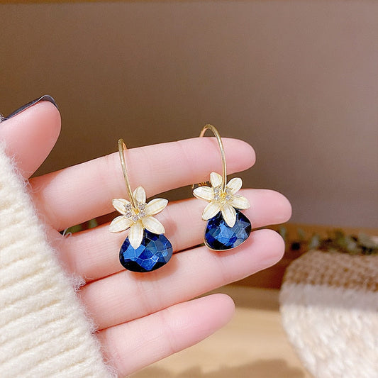 Earrings with a floral motif