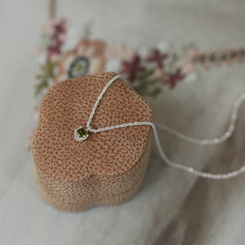 Minimalistic necklace with an eyelet