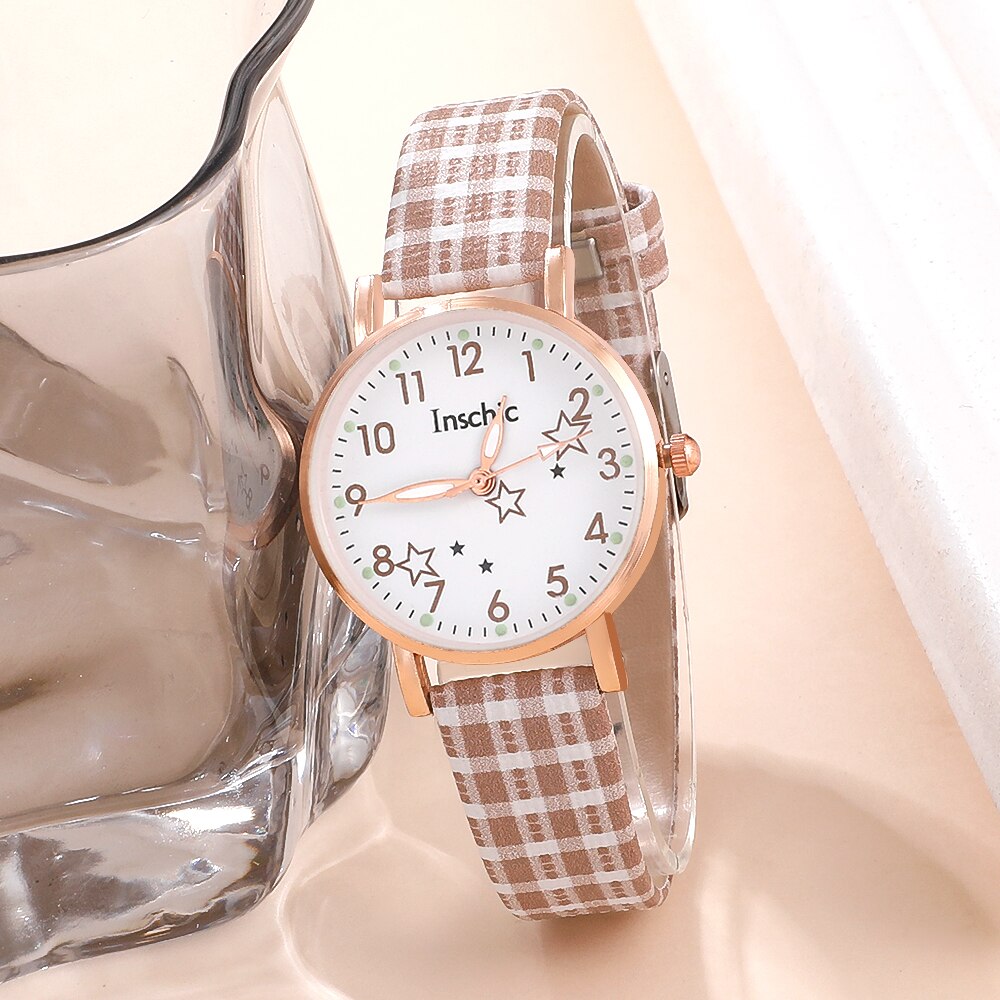 Ladies watch with a star motif