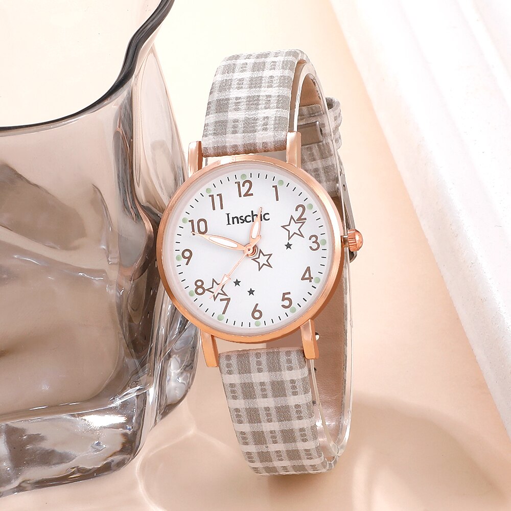 Ladies watch with a star motif