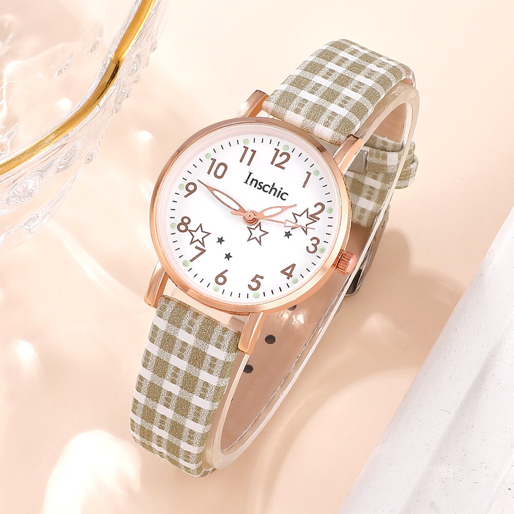 Ladies watch with a star motif