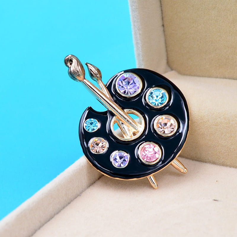 With a motif of a three-leaf clover