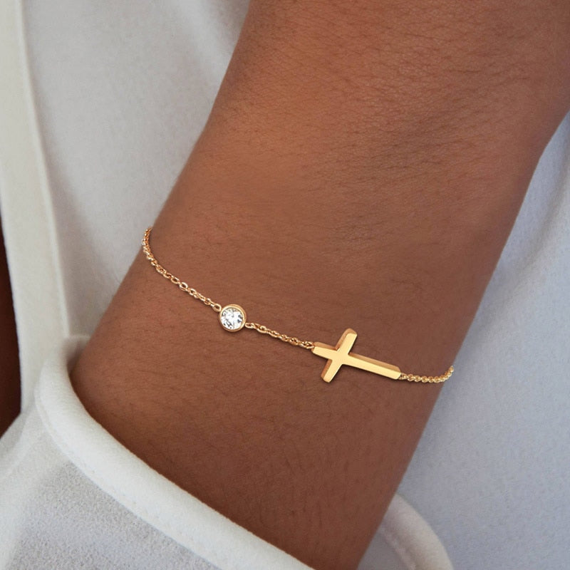Bracelet with cubic zirconia and a cross