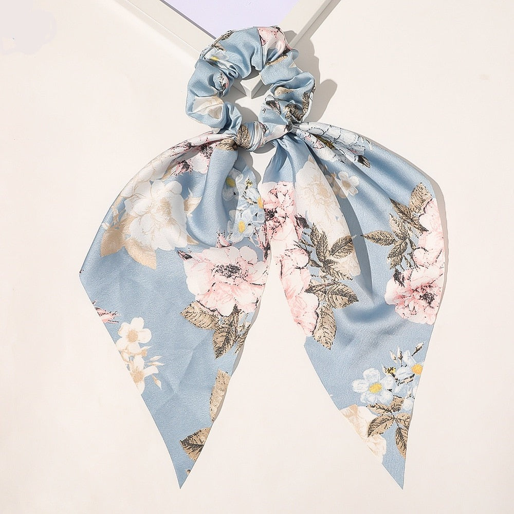 Scrunchie hair tie with ribbon