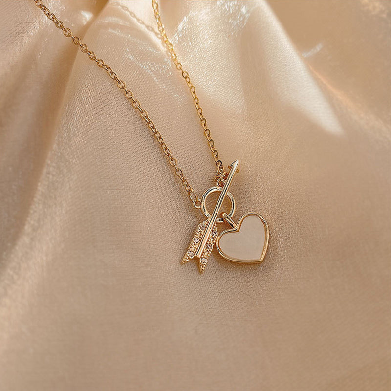 Necklace with a pendant in the form of a heart and arrow