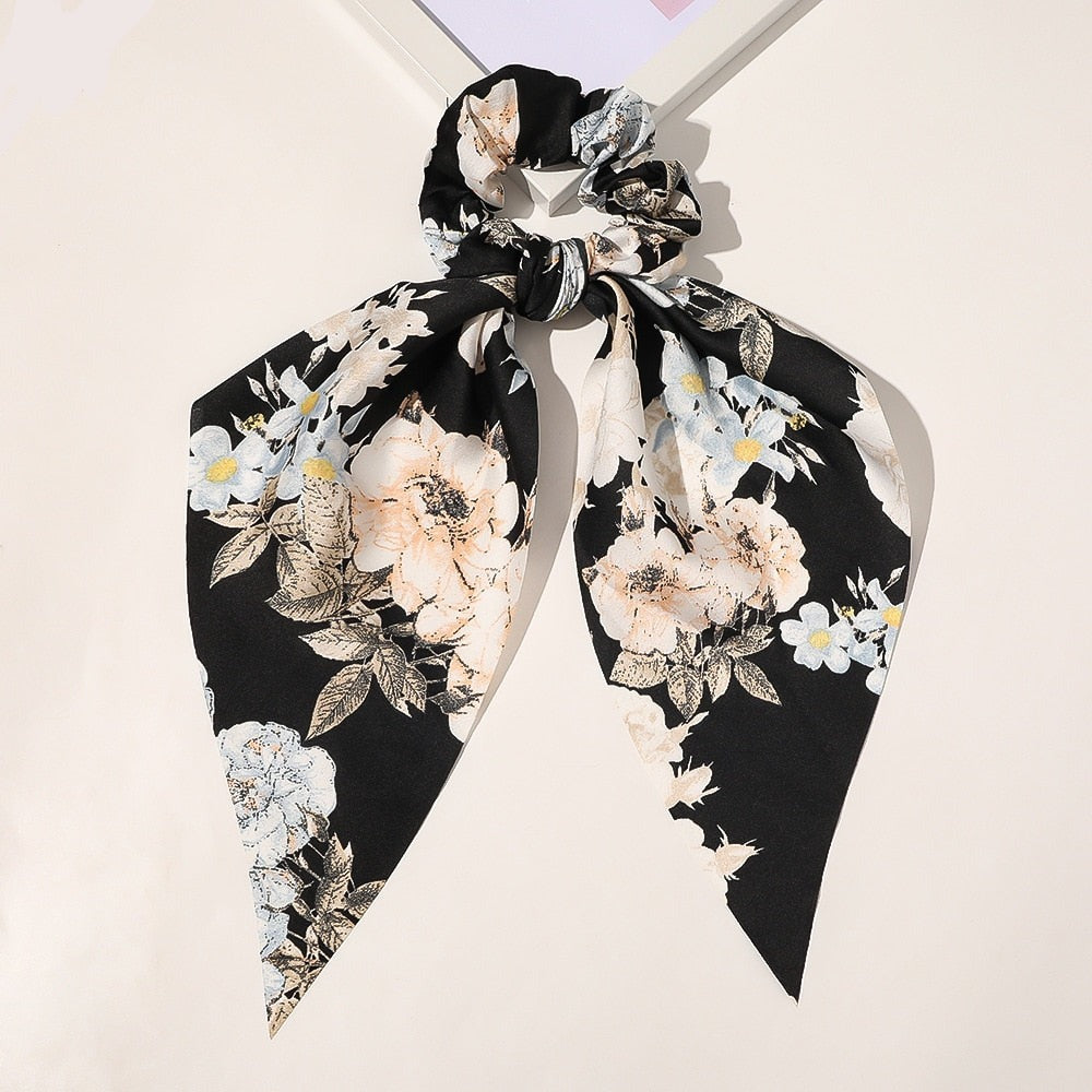 Scrunchie hair tie with ribbon