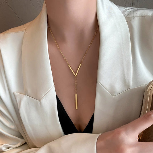 Long V-shaped necklace