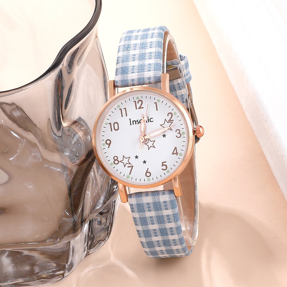 Ladies watch with a star motif