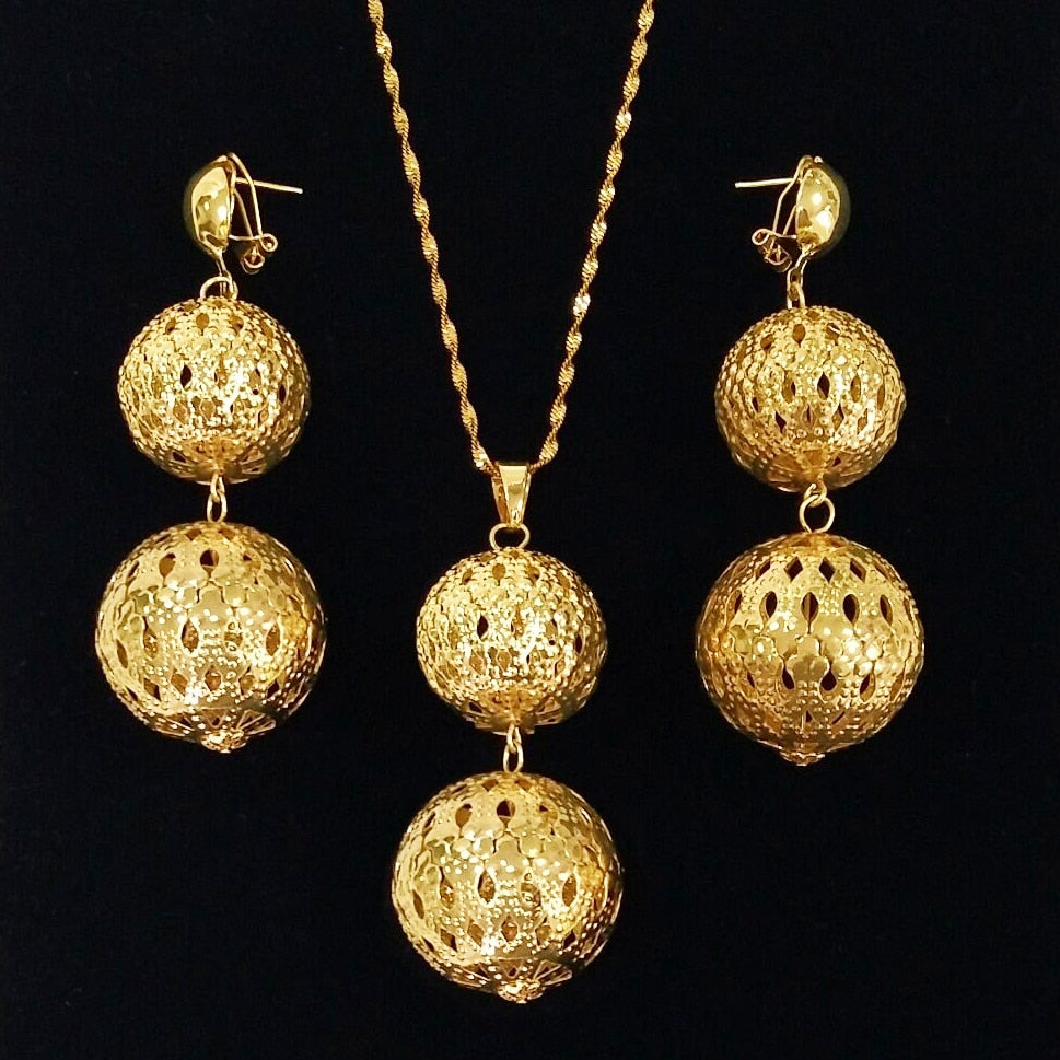 A set of jewelry with round pendants