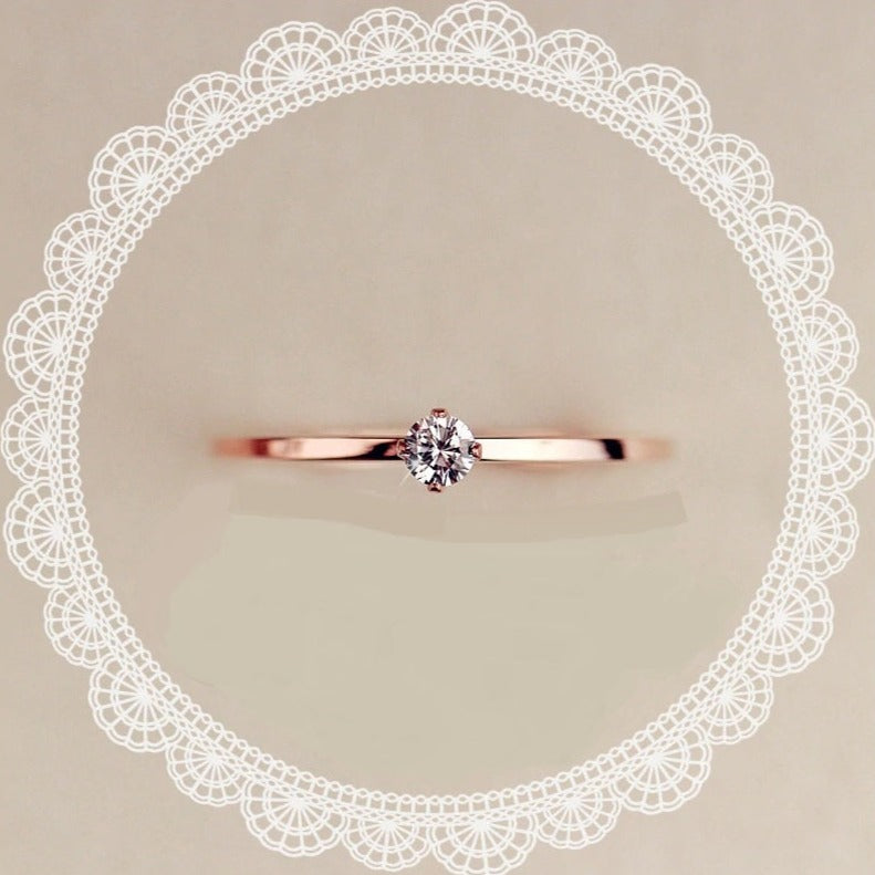 Simple ring with an eyelet