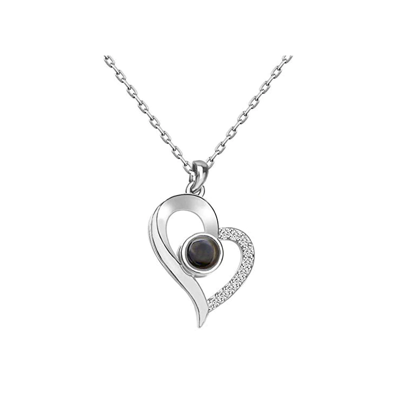 Necklace with a heart motif