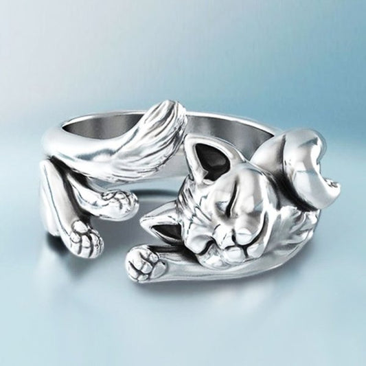 Ring with cat motif