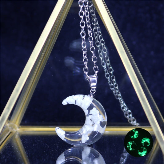 Luminous moon necklace