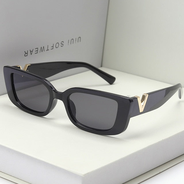 Rectangular sunglasses in retro style