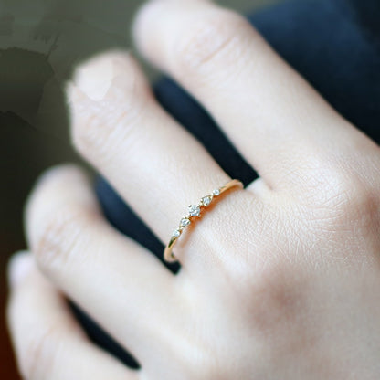 Minimalist ring with zircons