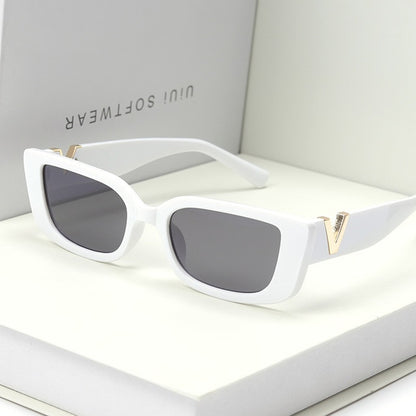 Rectangular sunglasses in retro style