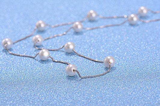 Necklace with imitation pearls