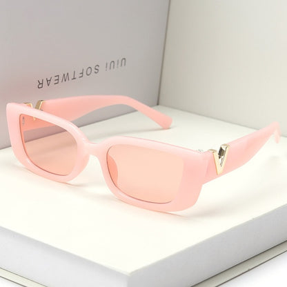 Rectangular sunglasses in retro style