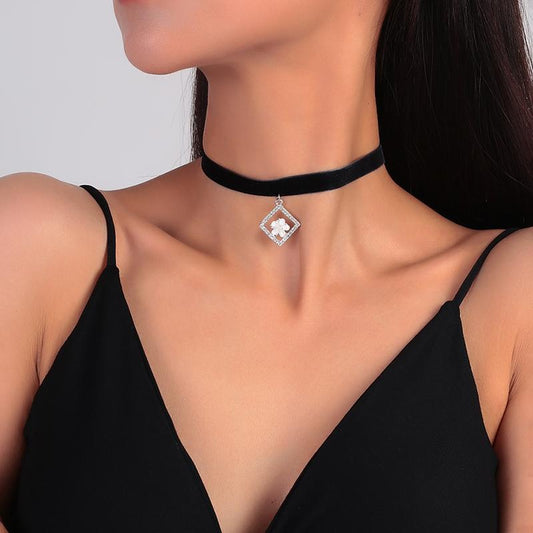 Choker necklace with a pendant