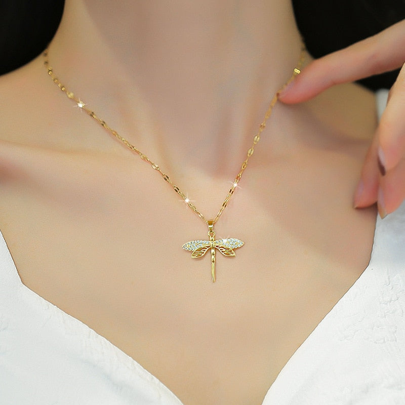 Necklace with pendant - dragonfly