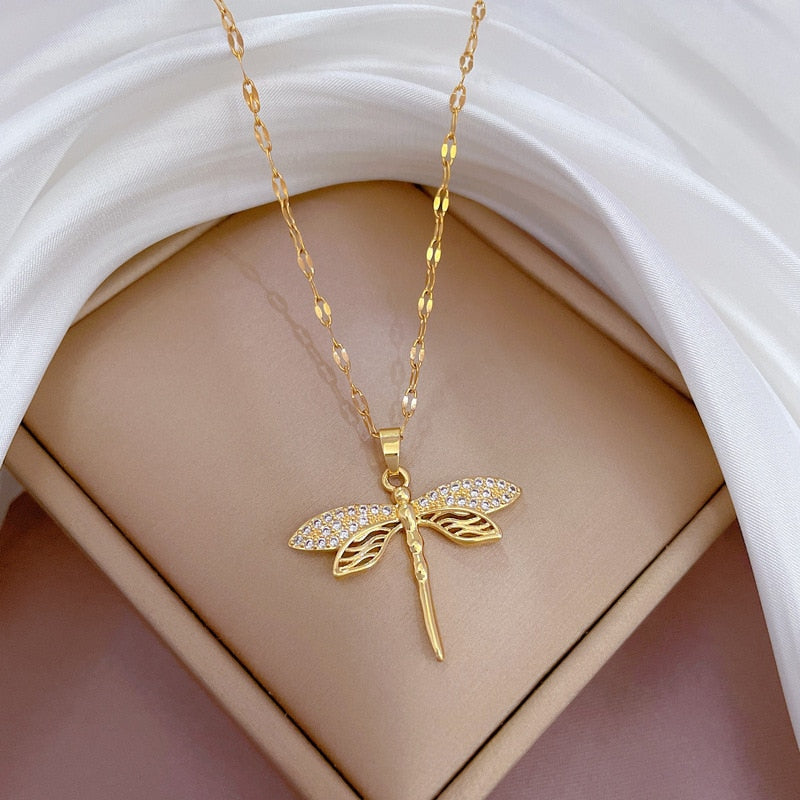 Necklace with pendant - dragonfly