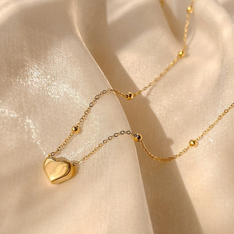 Necklace with a minimalist pendant in the form of a heart