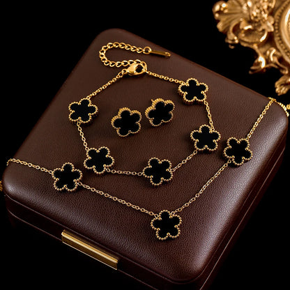 Elegant jewellery set