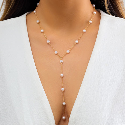 Long necklace with imitation pearls